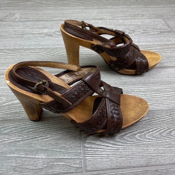 FRYE Dolly Block Heel Strappy Leather Sandal - Picture 2 of 8